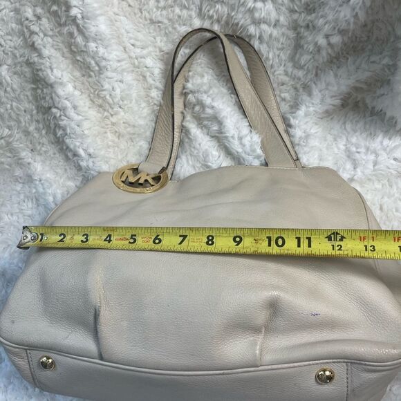 Michael Kors leather Beige large shoulder bag accentuate with the gold t… - Picture 10 of 16